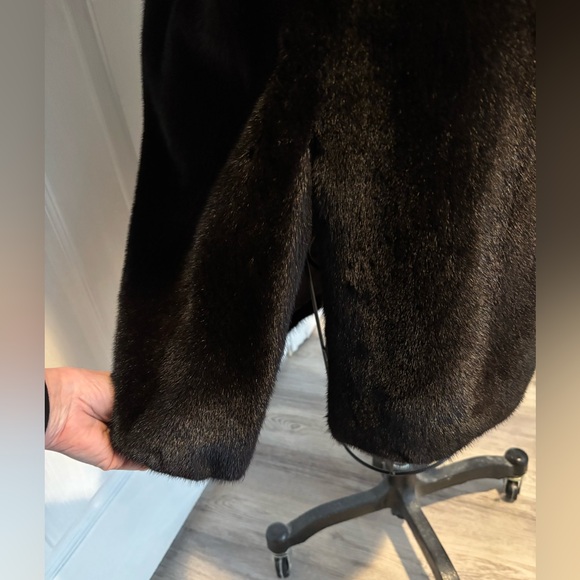 BLACKGLAMA Mink Fur Coat - Picture 9 of 16